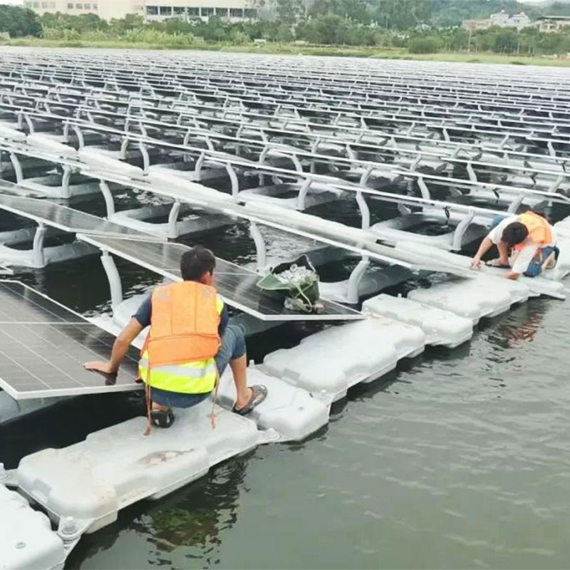 Flytande (flytande) vattenyta solpanel