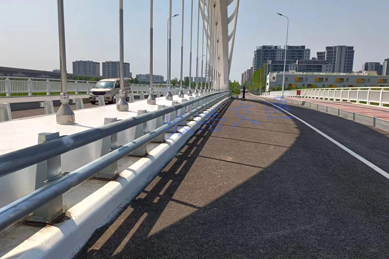 Broskyddsräcke